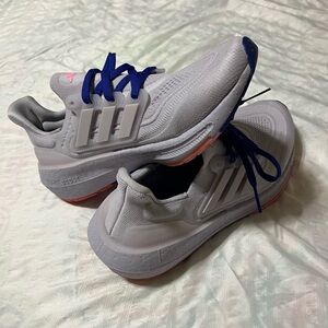 Adidas Ultraboost Light Women’s size 7.5
